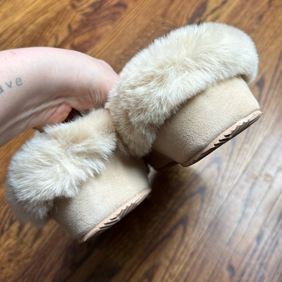 Sorel Go™ Coffee Run Faux Fur Slippers – Natural Tan / Sea Salt - Picture 4 of 9